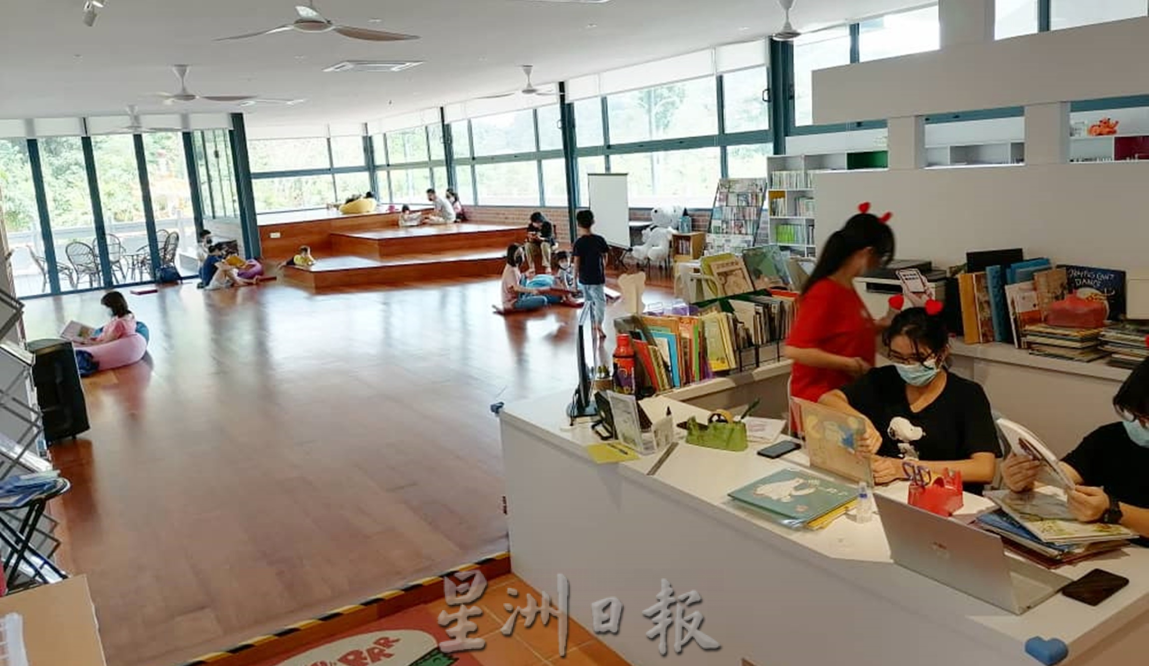东：《东游记》“彭佛教会儿童图书馆，鼓励亲子同享阅读乐趣。”