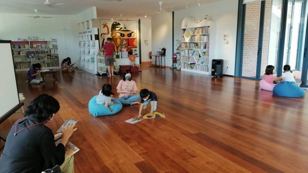 彭佛教会儿童图书馆飘书香  陪孩子享受阅读乐