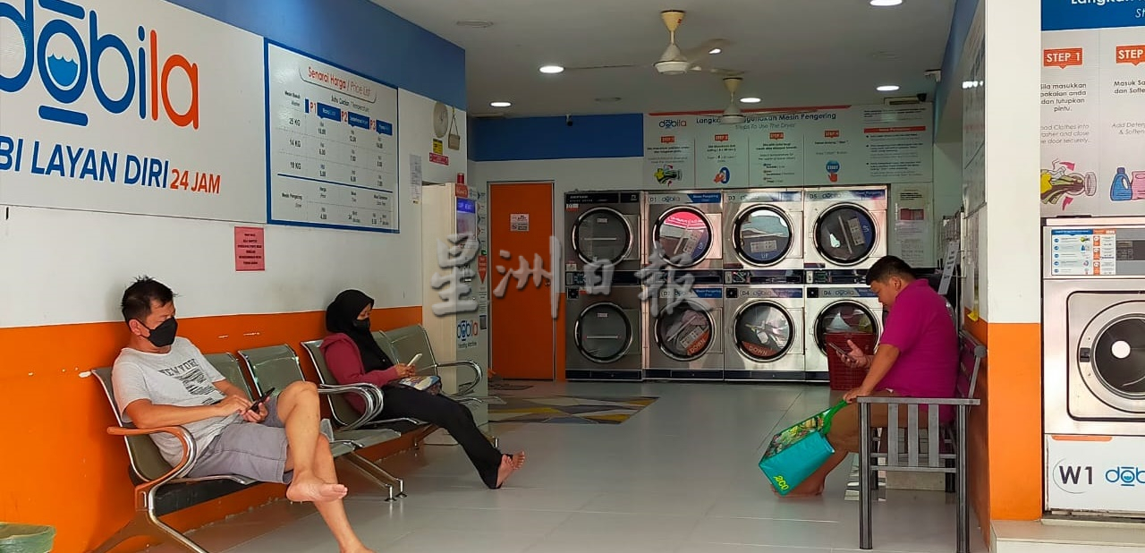 东：自助洗衣店烘乾机抢手