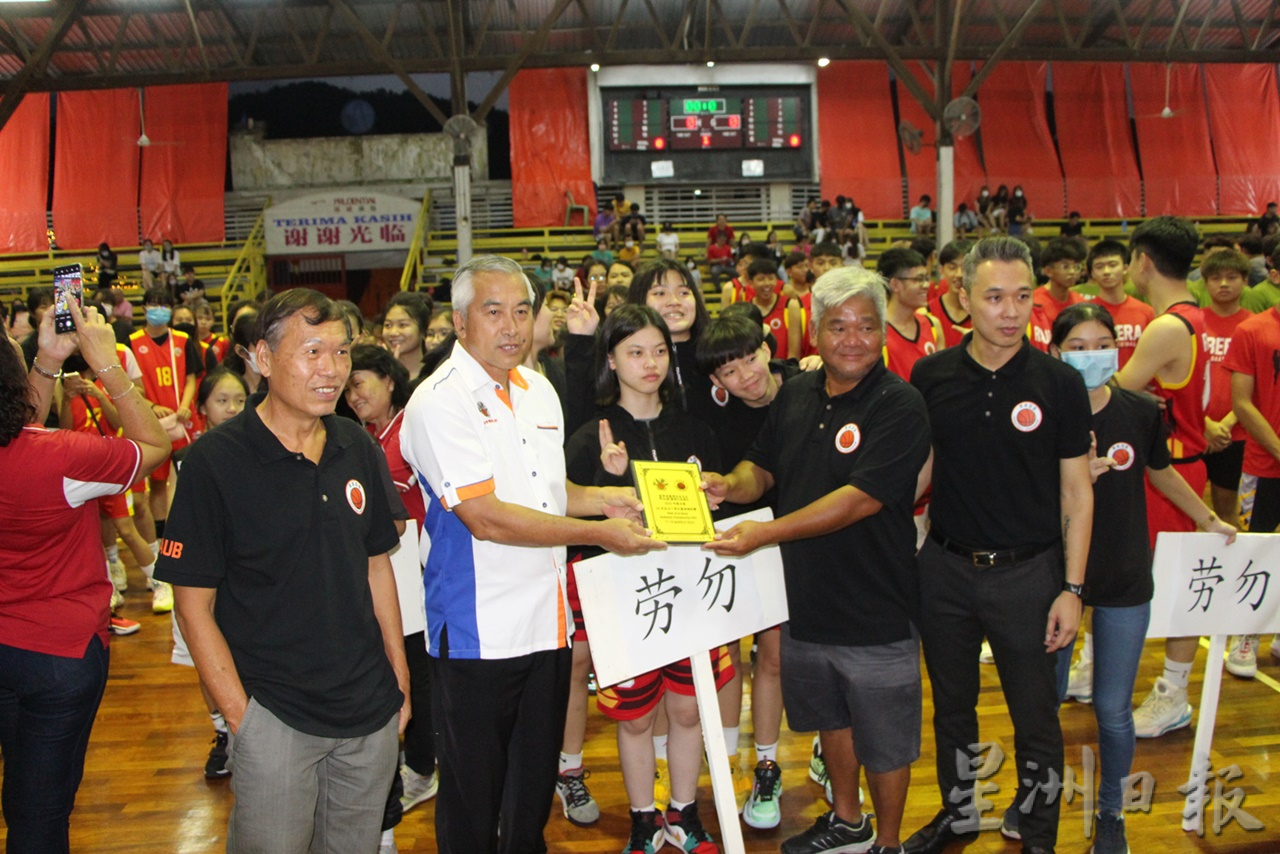 东：邹宇晖呼吁政府大力发展篮球运动，让篮运在国际大放异彩