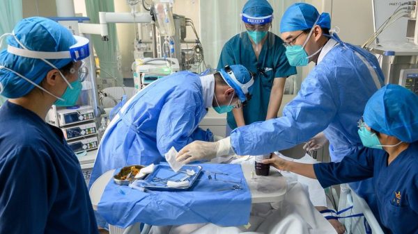 中国官方首度宣告  过去一周无冠病感染在院死亡