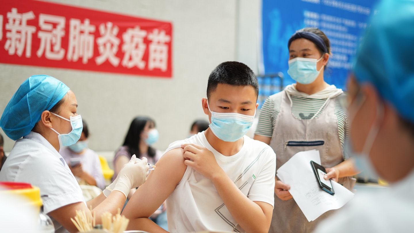 中国批准首个本土冠病mRNA疫苗