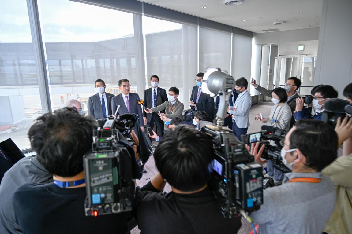 中国新任驻日本大使吴江浩抵达日本履新