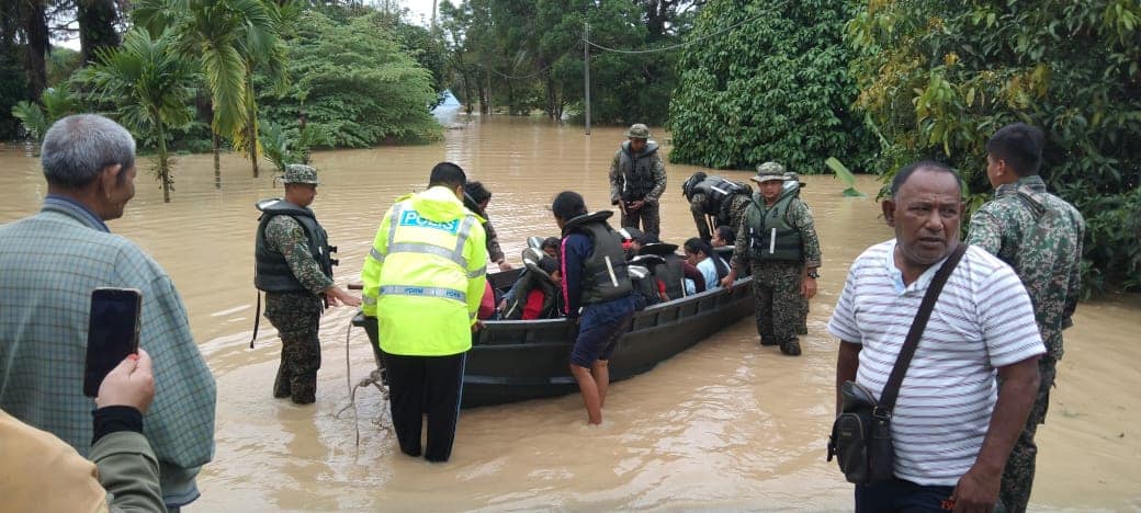 彭亨州5县水灾，灾黎人数增至2183人。
