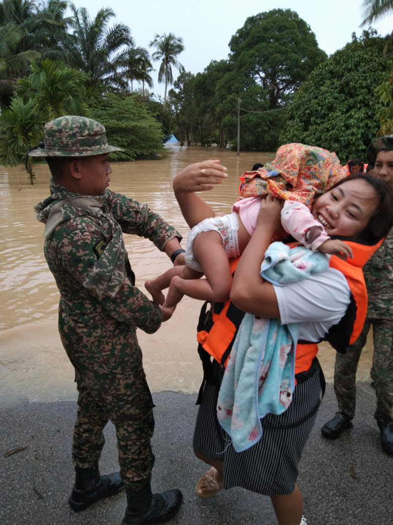 彭亨州5县水灾，灾黎人数增至2183人。