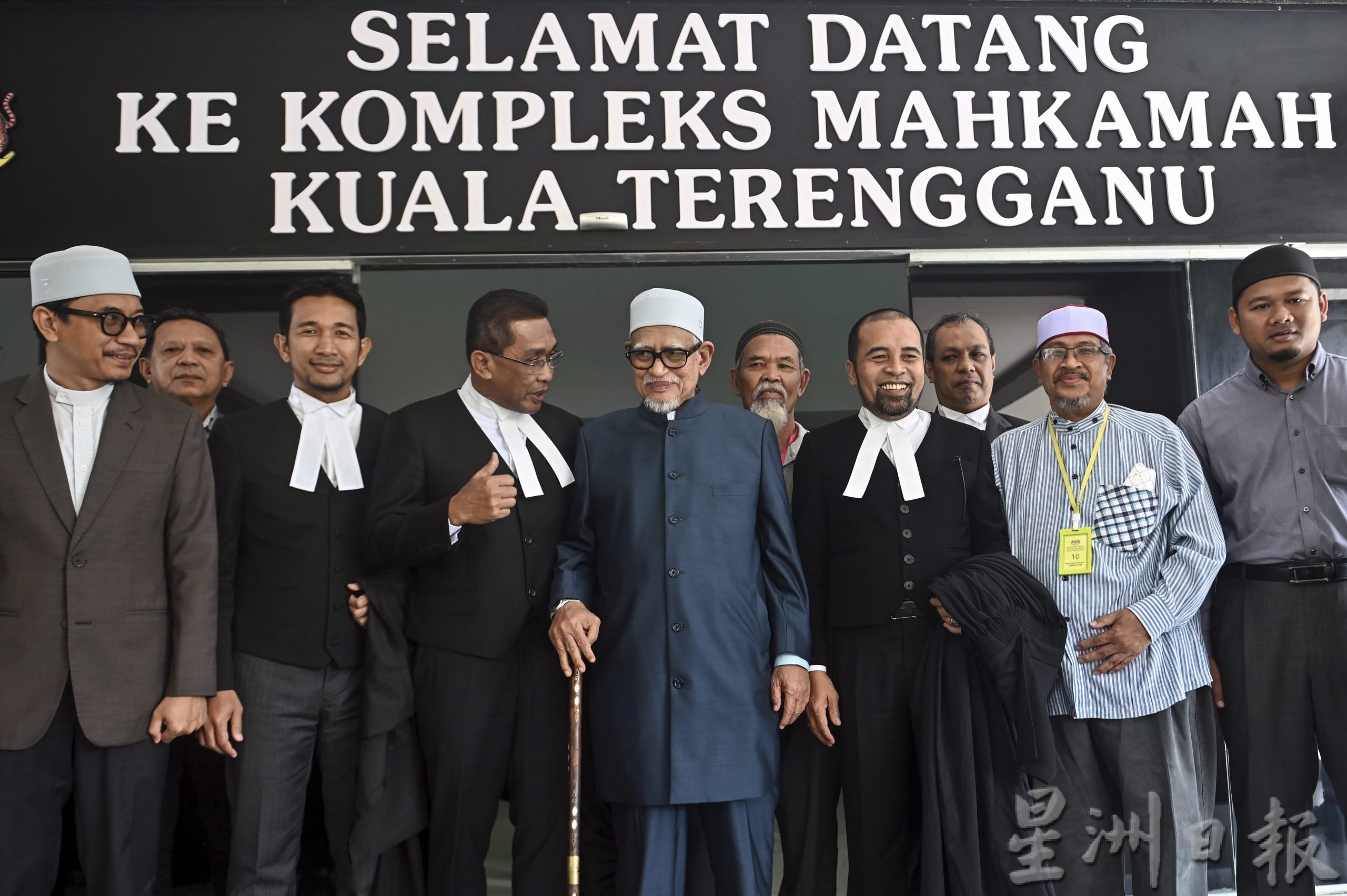 全国：（取代原稿）伊斯兰党主席丹斯里哈迪阿旺今日首次现身法庭，为马江国会议席选举诉讼案供证。