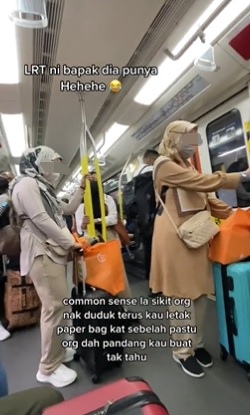  其它乘客大包小包站着 女子纸袋霸位被轰太自私
