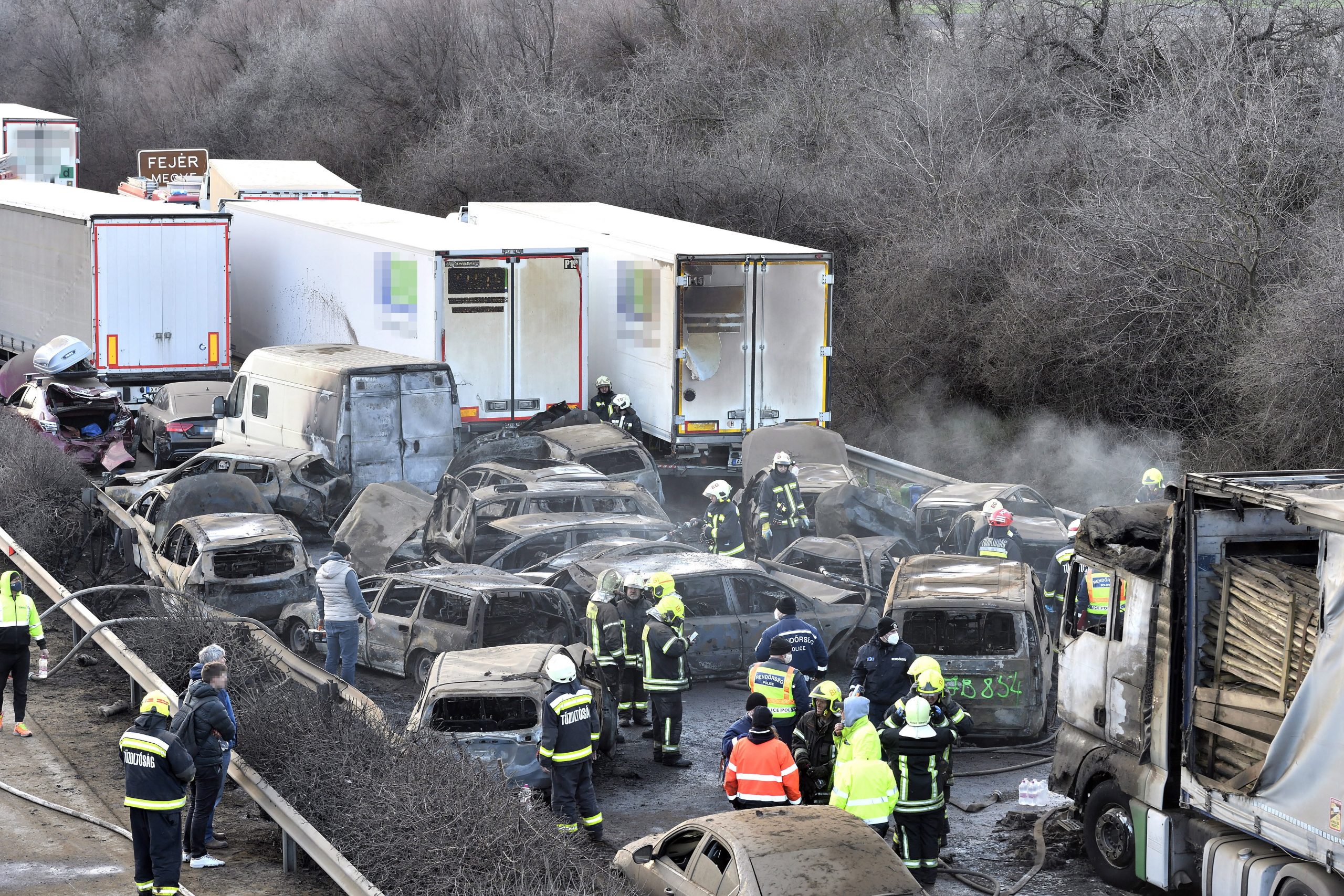 匈牙利高速公路42车连环撞 酿36人受伤