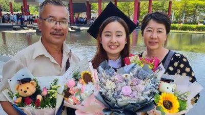 华裔女生印度名 Laximi大学毕业了