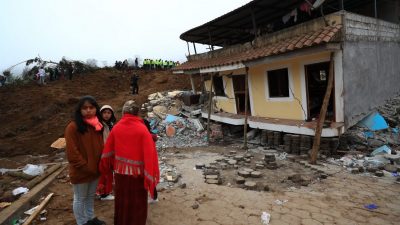 厄瓜多尔大规模山体滑坡 已致16人死亡