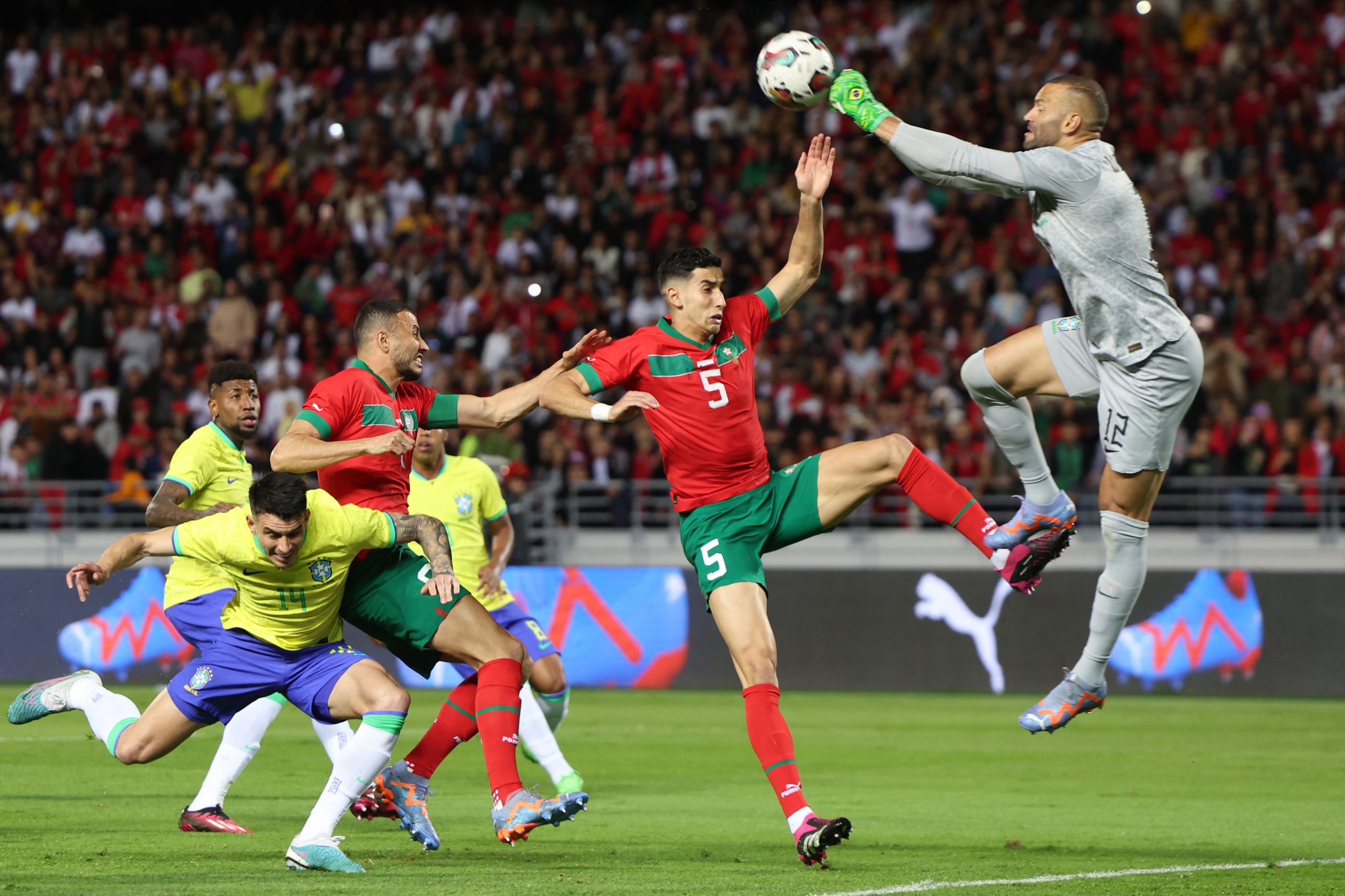 國際足球友誼賽|世界盃黑馬再創奇蹟  巴西隊史首負摩洛哥