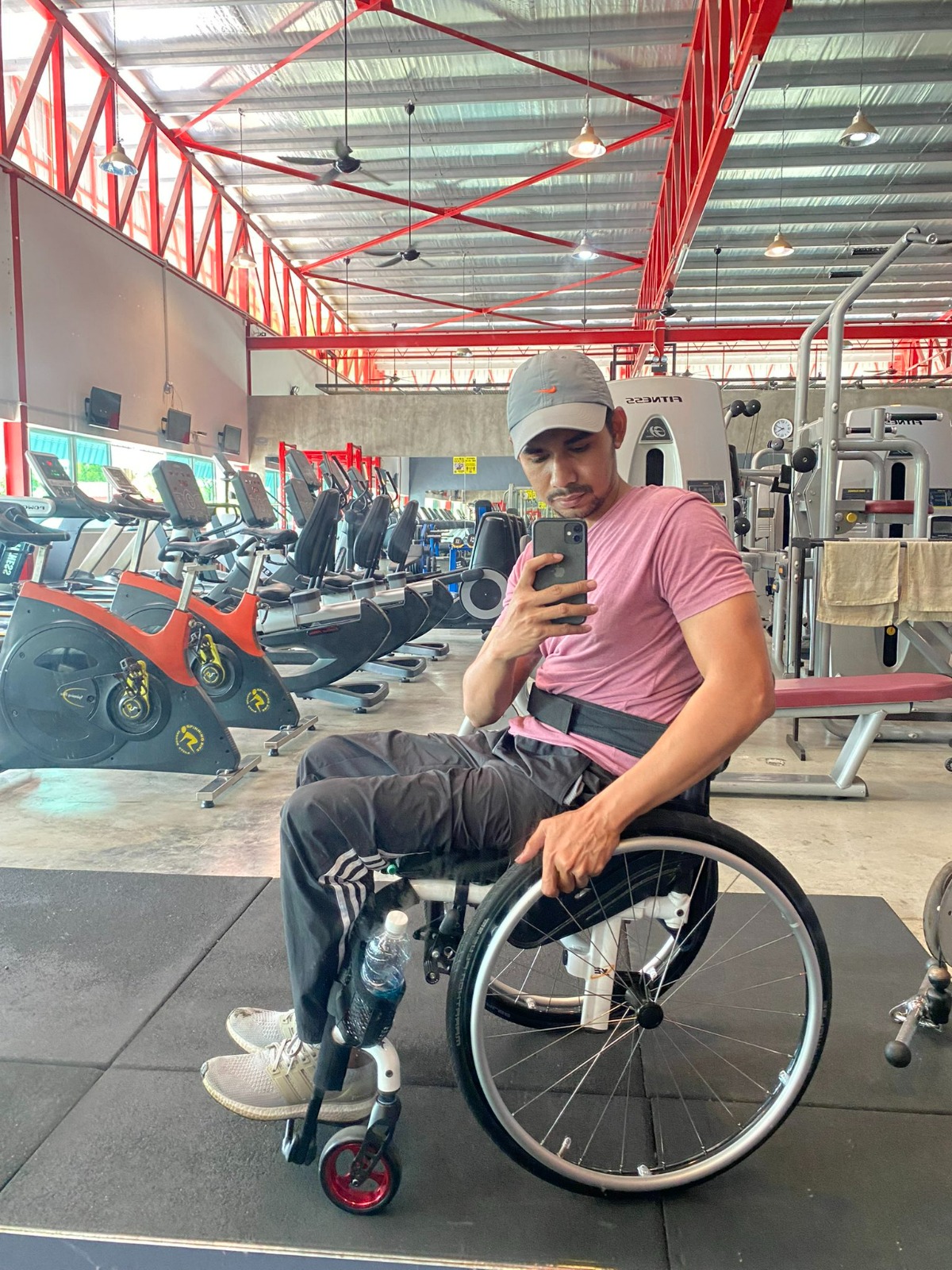 坐轮椅被禁入健身房  经理：“这里不适合你们”