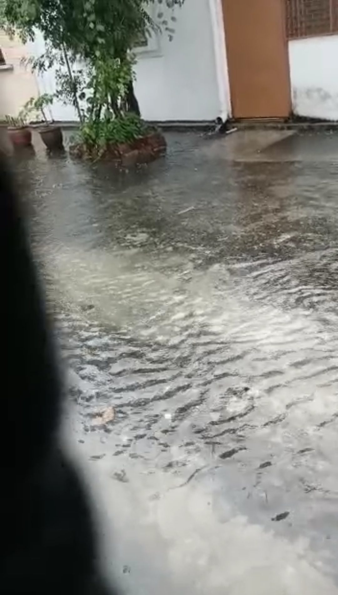 大都會/ME03頭/餘保憑/有關甲洞花園後巷逢雨必淹