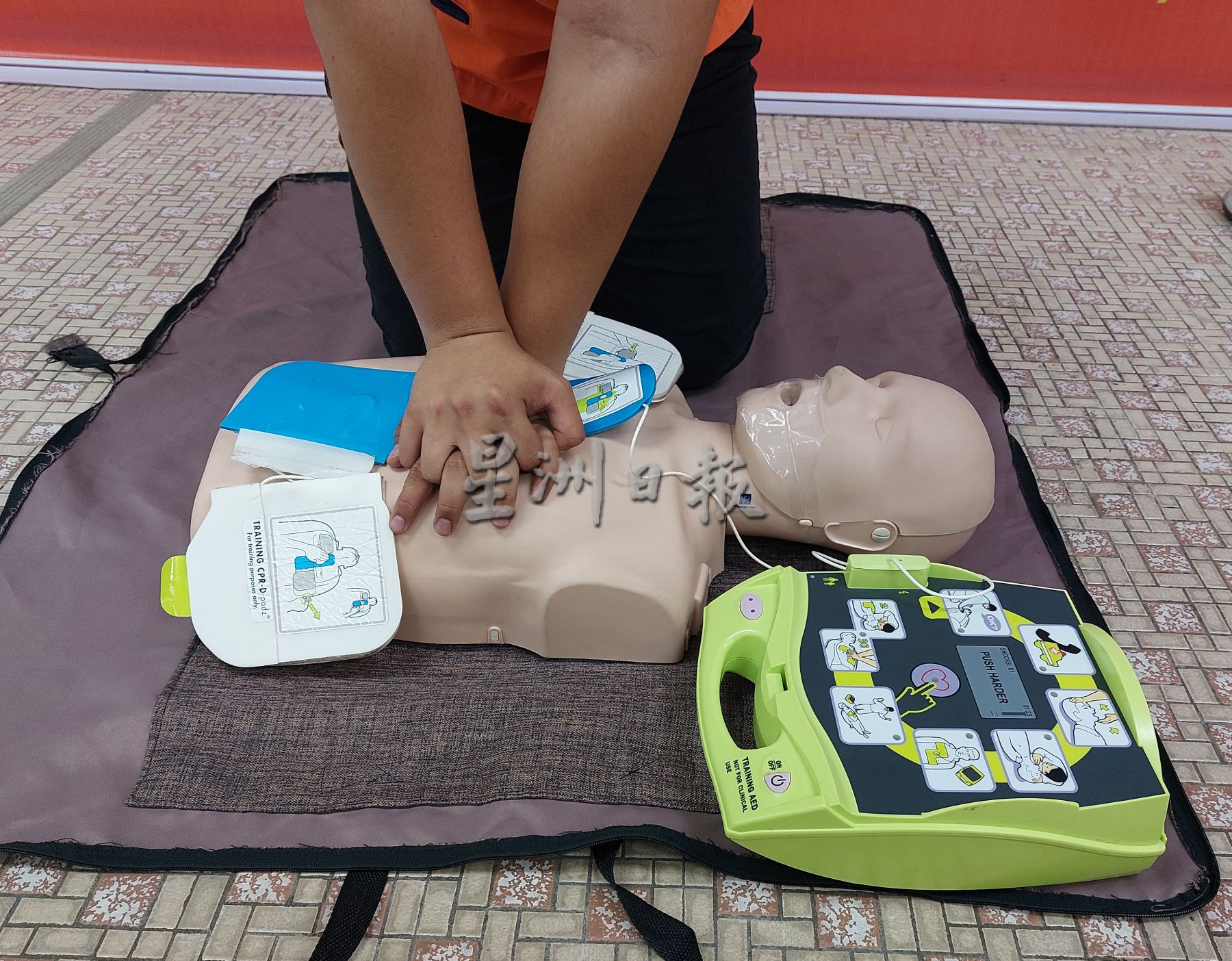 学习心肺复苏术(CPR)及使用AED救命