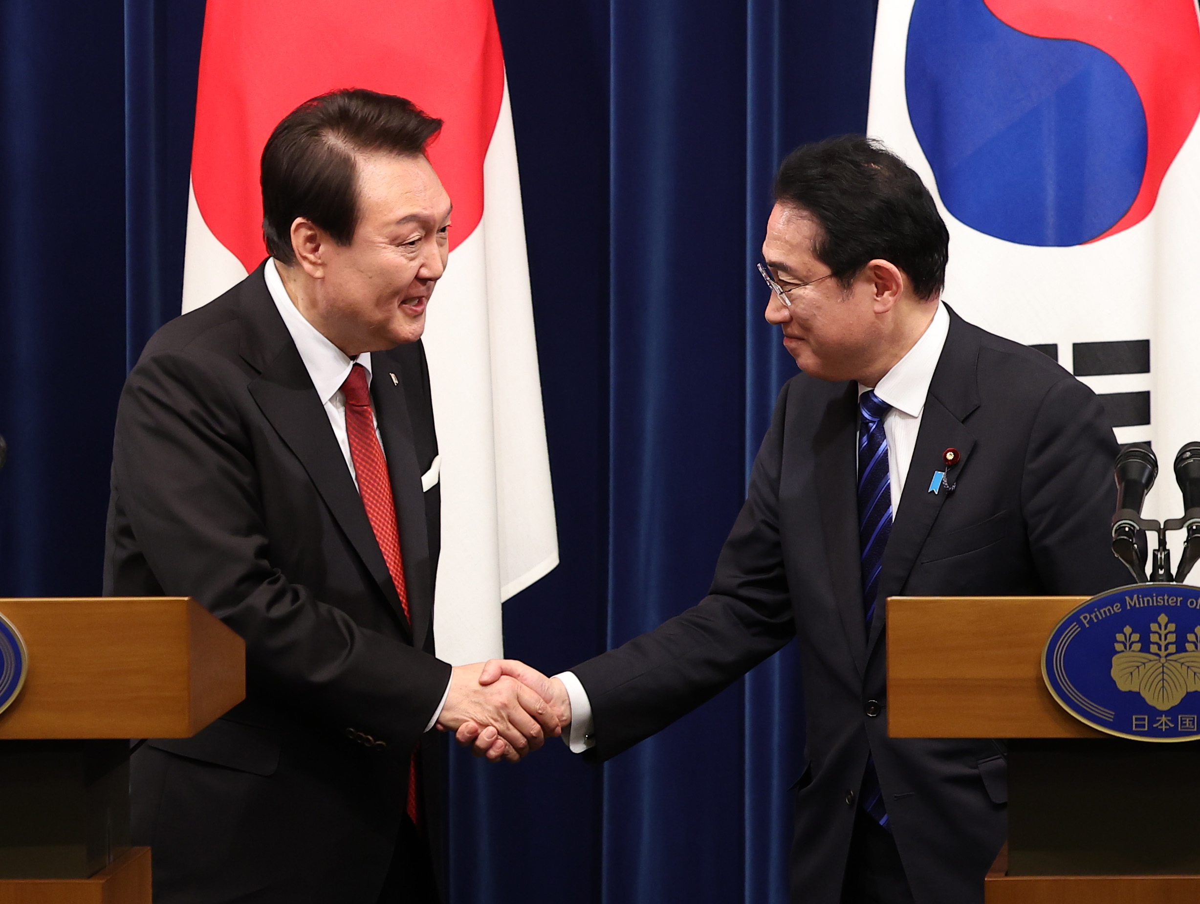 岸田：日韩同意重启互访的“穿梭外交”