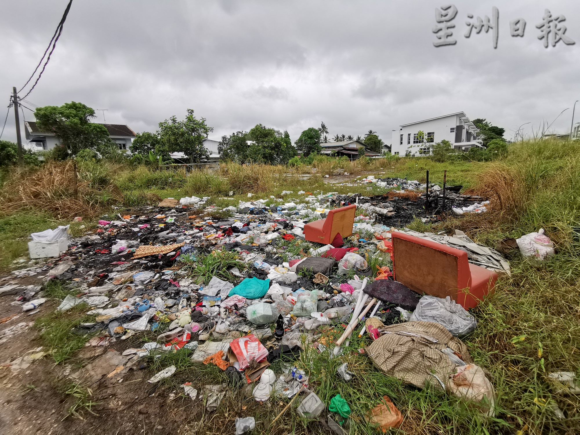 **已签发**柔：封面：【民生特工队】：峇巴力亚末路旁遍布垃圾，居民忧变垃圾场
