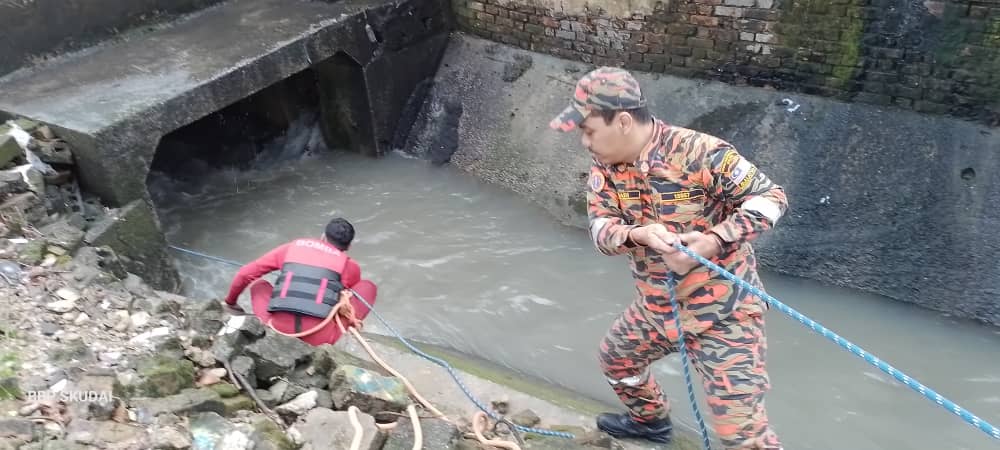 **已签发**柔：欲越过大沟到球场时不慎滑跌被水冲走，13岁男生证实溺毙