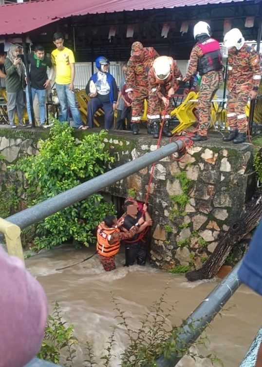  **已签发**柔：精神疾病21岁男图跳沟自杀获救，警以企图自杀角度查案