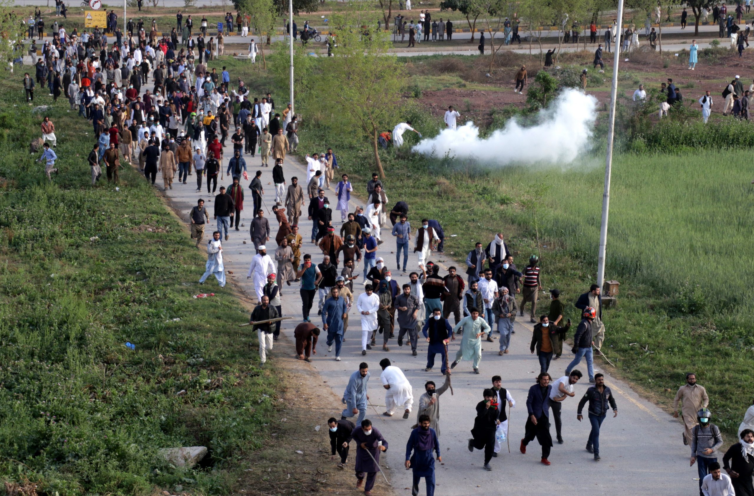 巴基斯坦警方突袭前总理寓所逮捕61人