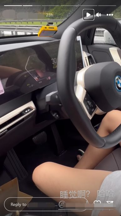开BMW自动驾驶到怡保玩·女网红拍男友睡觉手没放方向盘