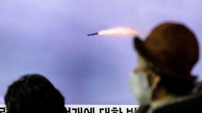 抗议韩美联合军演 朝鲜再射2枚短程弹道导弹