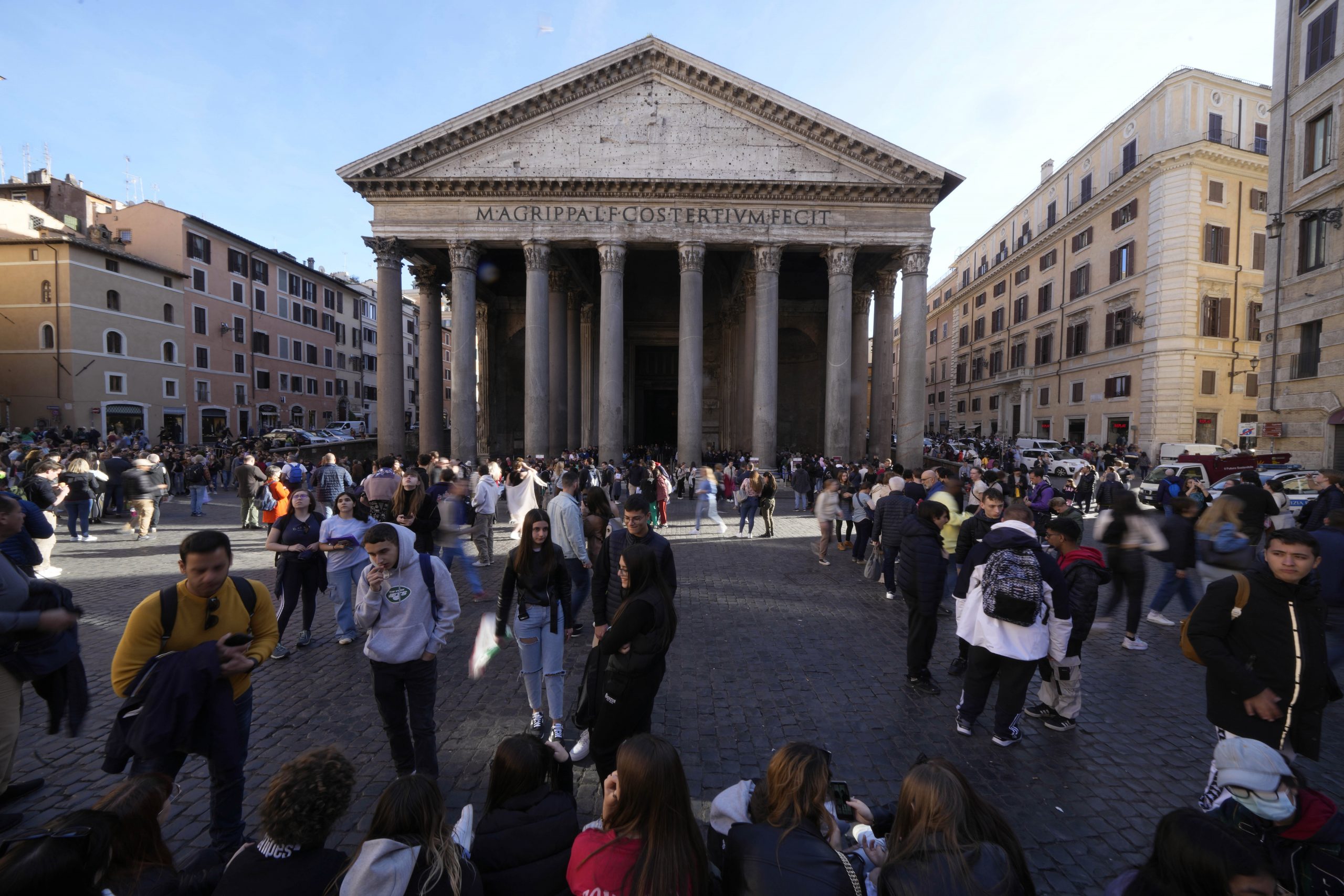 拚盘／意政府计划向罗马万神殿游客　收取入场费