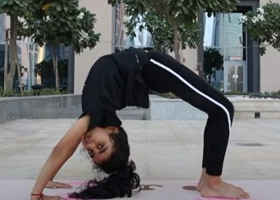 7岁女勤练瑜伽　创最年轻女导师世界纪录