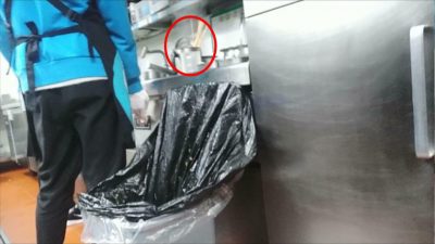 网红烤鱼店爆垃圾桶捞回食材奉客 负责人: 只要不臭继续用