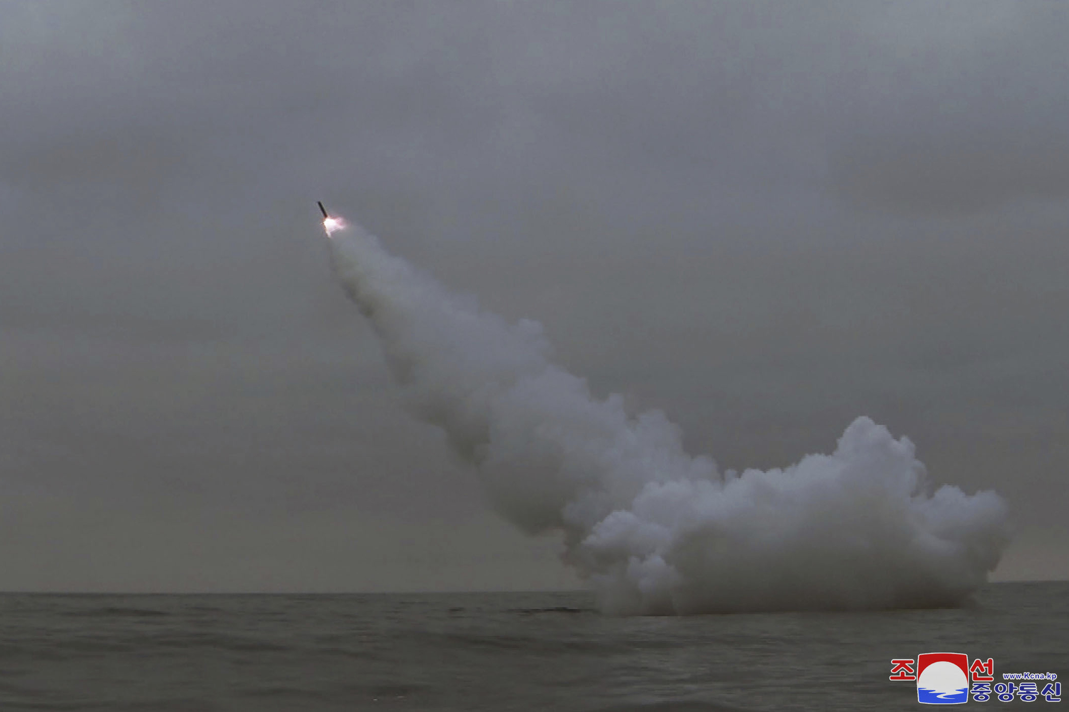 朝鲜发射潜艇导弹 谴责美韩演习