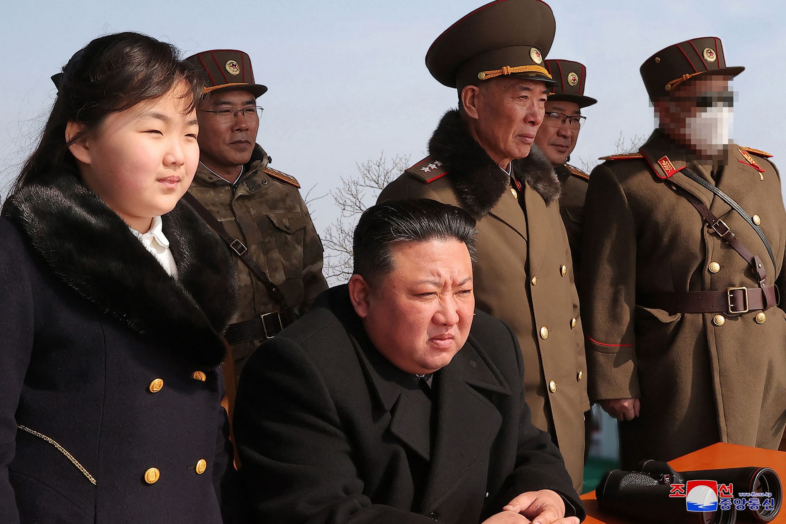 朝鲜战术核反击演练　金正恩携爱女视察