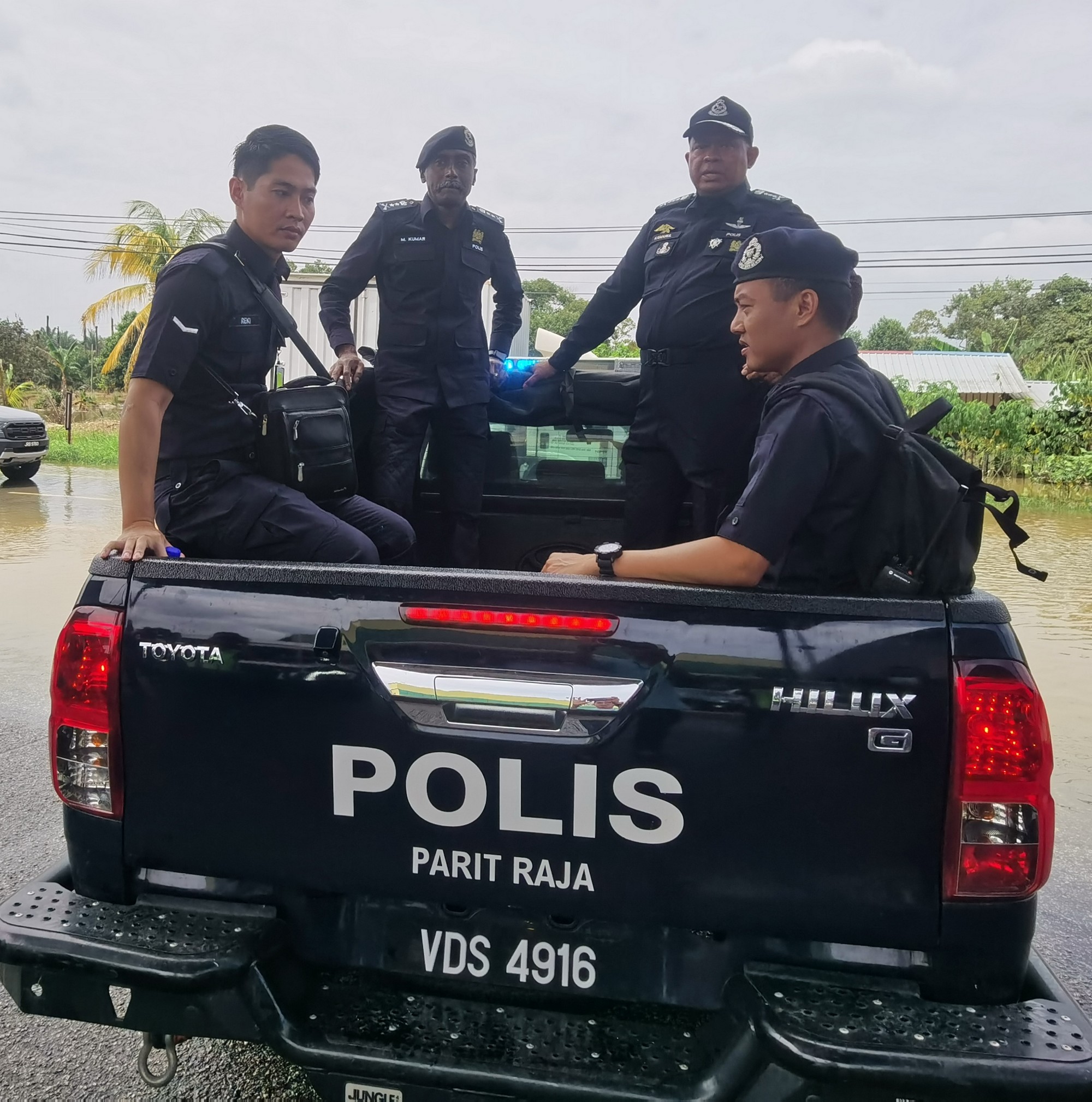 柔：柔总警长：警方至今未接获，灾民屋子遭破门行窃投报