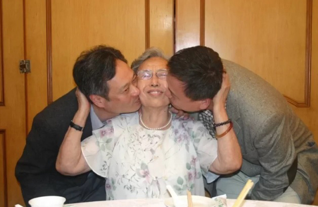 母亲辞世享耆寿97岁  李安低调返台奔丧