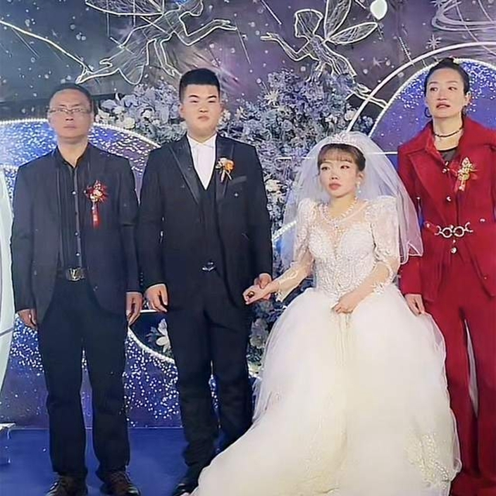 汶川“袖珍姑娘”结婚了 因地震身高停在1.3公尺
