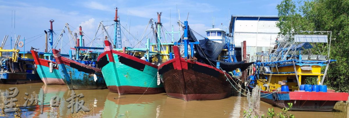 渔民拉横幅请愿促增供应 缺油出海天数大减 