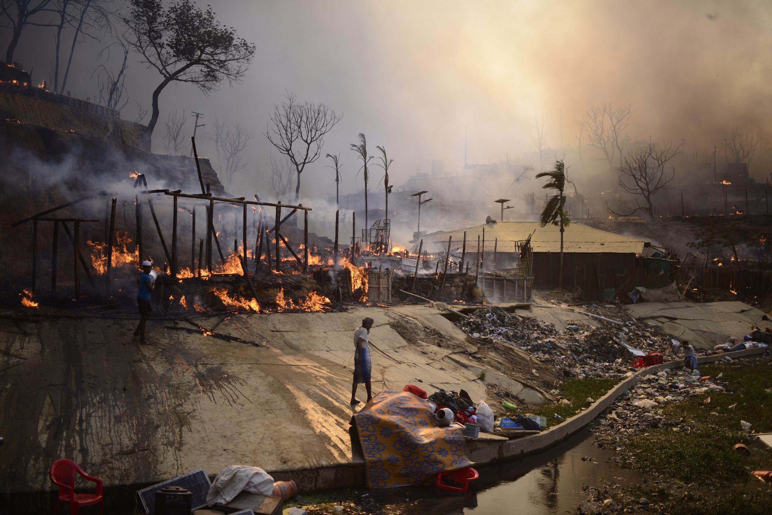 看世界 ／天地不仁！孟加拉罗兴亚难民营惨遭祝融　1.2万人无家可归