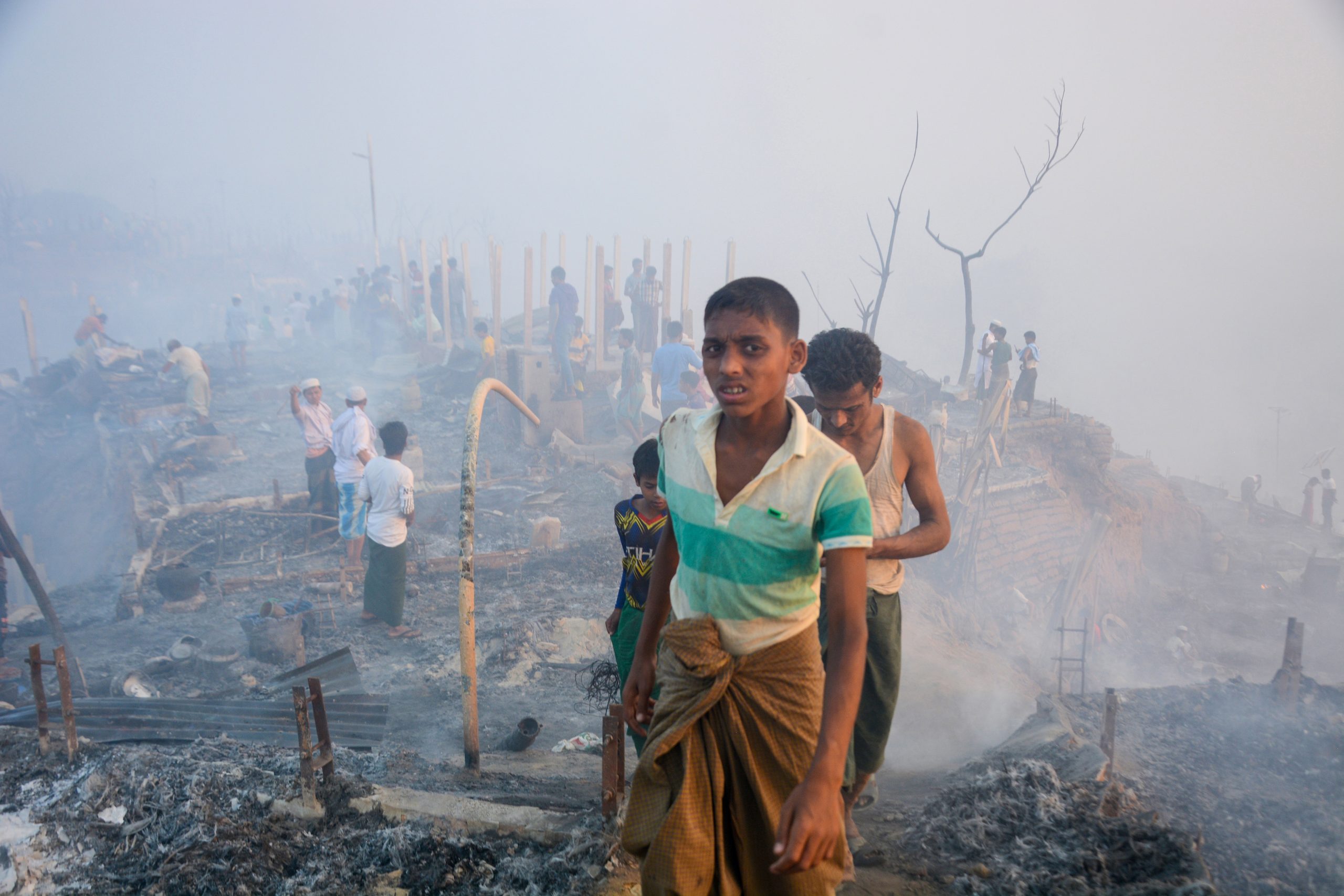 看世界 ／天地不仁！孟加拉罗兴亚难民营惨遭祝融　1.2万人无家可归
