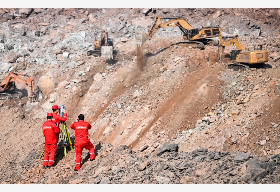 看世界)内蒙古露天煤矿上月坍塌　官方证53人死亡或失踪