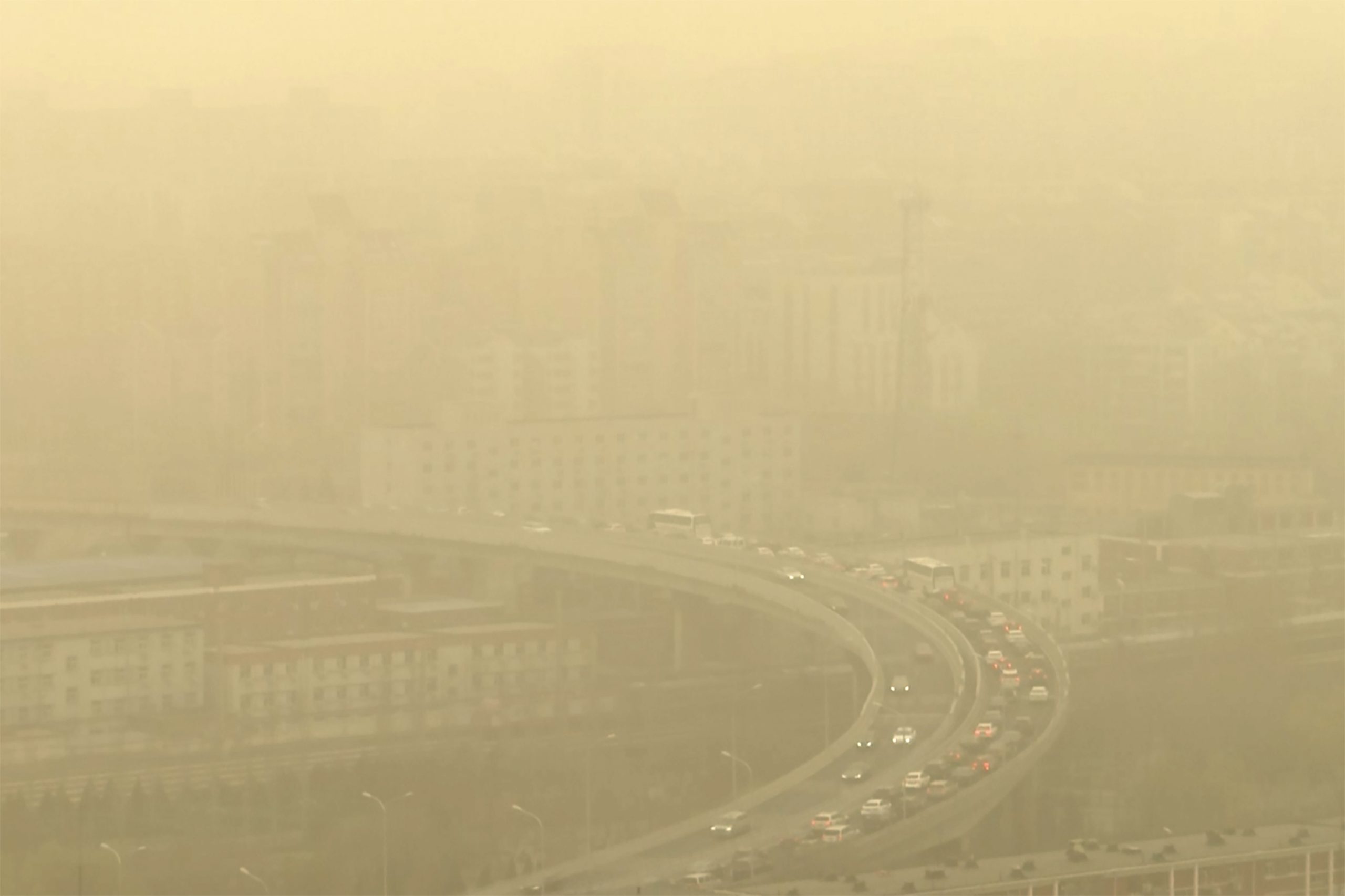 看世界)北京再现严重污染天气