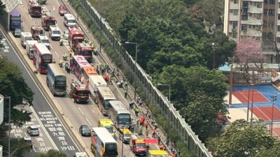 将军澳隧道观塘入口5车相撞 涉旅游巴货车87人受伤