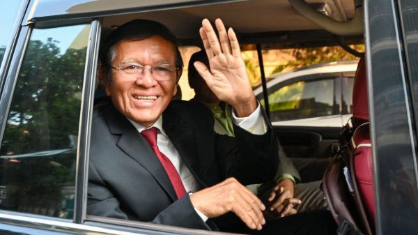 柬埔寨大选将近  反对党领袖因叛国罪被判27年软禁