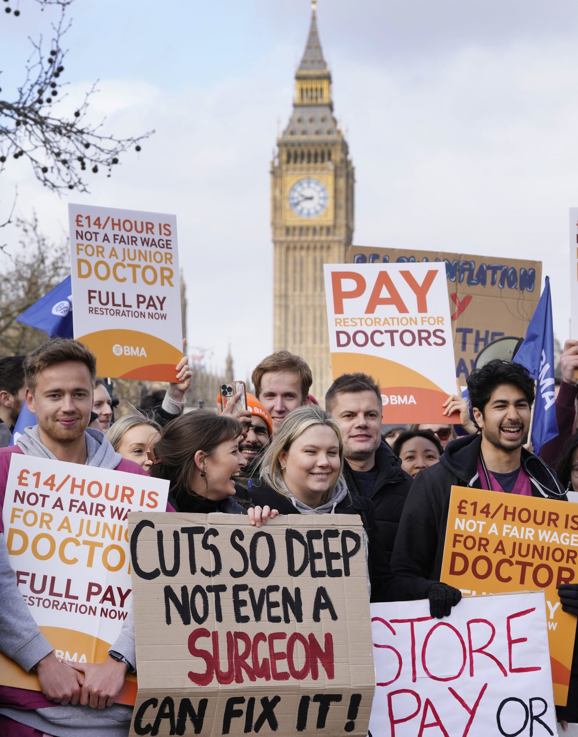 看世界／英医护人员工会与政府达成加薪协议　吁成员接纳