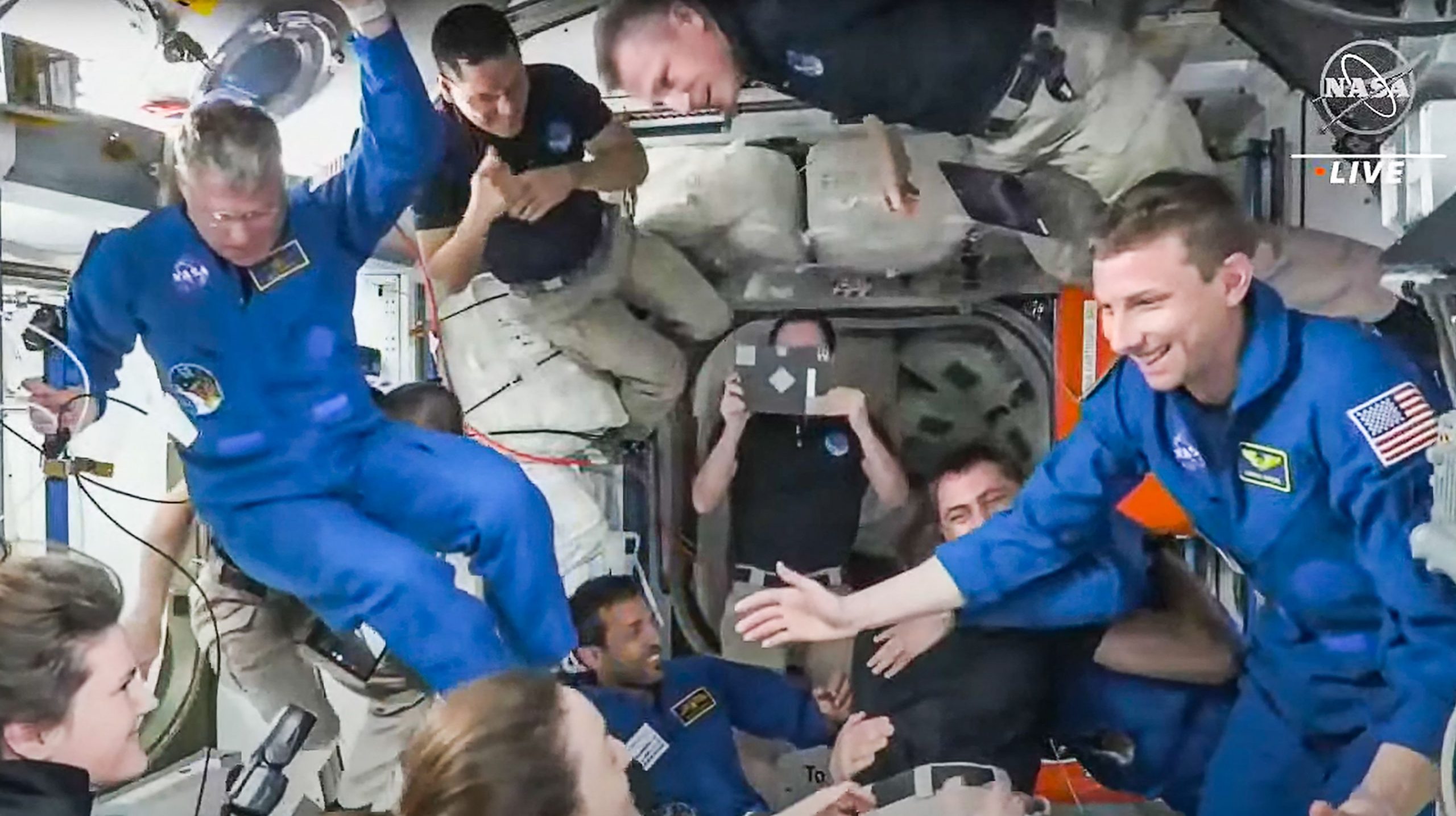 看世界／SpaceX成功将4名太空人送到国际太空站