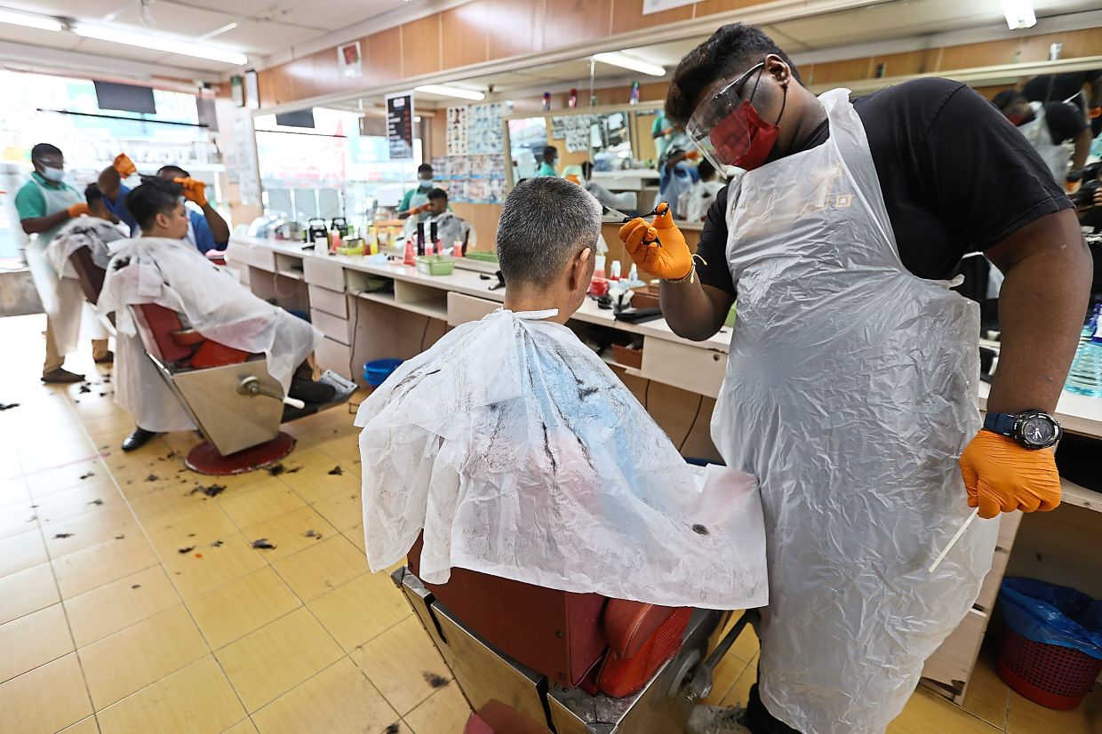 纺织业、理发店和金匠店禁聘外劳   业者：半数店要倒闭了! 