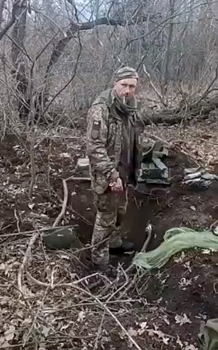 网传视频显示战俘遭枪杀  乌克兰誓言报复
