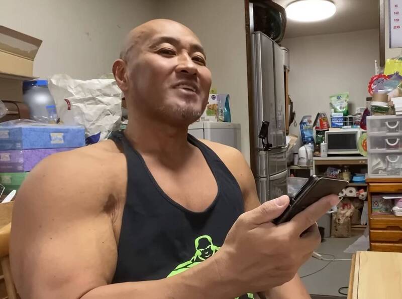 臂围超过60公分！“日本第一上臂”网红突离世 享年46岁