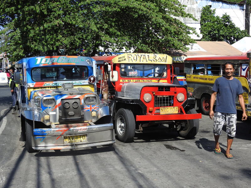 菲律宾拟汰换老旧吉普尼 司机忧生计展开大罢工