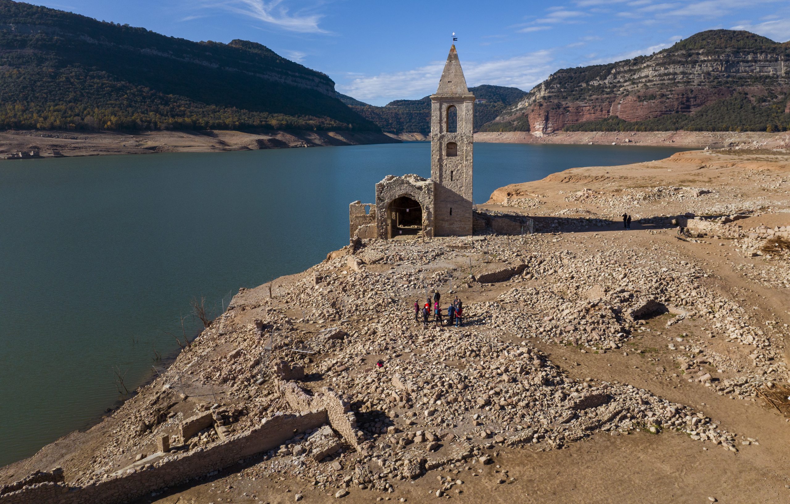 西班牙受旱灾所苦 中世纪教堂浮出水面