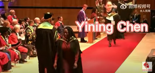 视频|毕业典礼走红毯“空翻” 中国女孩火爆网络！