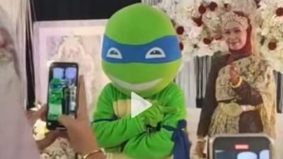 视频 | 相恋8年女友嫁他人 前男友扮“忍者龟”含泪赴宴