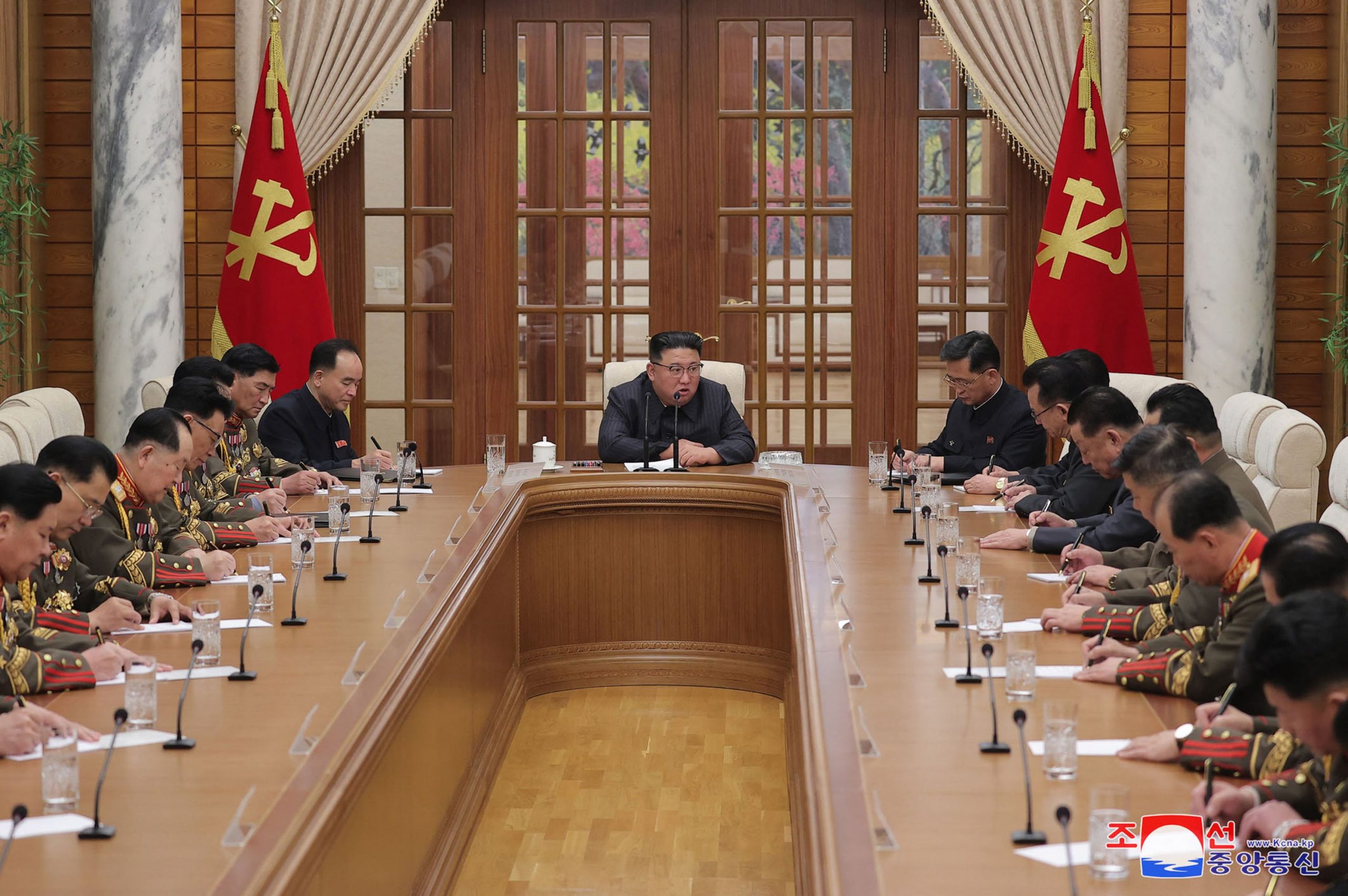 金正恩主持朝鲜中央军委会议 针对美韩更有效运用战争遏制力